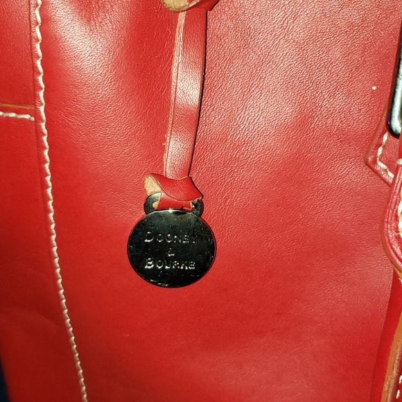 Dooney and Burke red shoulder hand bag - Picture 3 of 9